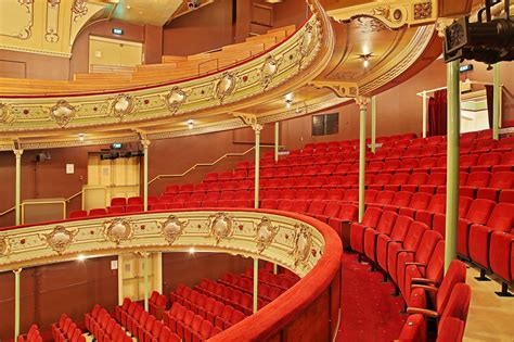 Theatre Royal .